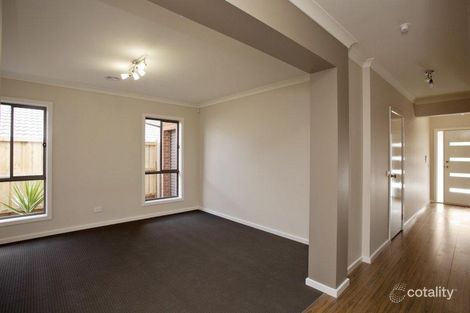 Property photo of 17 Bear Crescent Doreen VIC 3754
