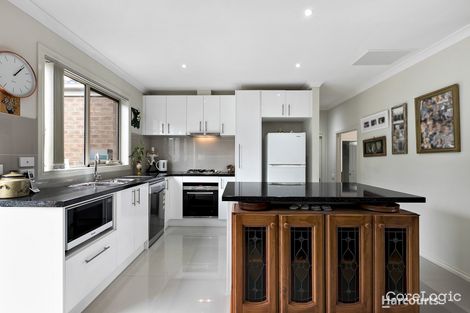 Property photo of 2/3 Thwaites Road Pakenham VIC 3810