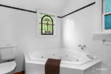 Property photo of 18 Victoria Road Clare SA 5453