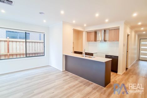 Property photo of 33 Woolly Parade Clyde North VIC 3978