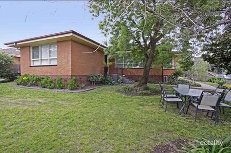 32 Lambhill Cres, Highton, VIC 3216