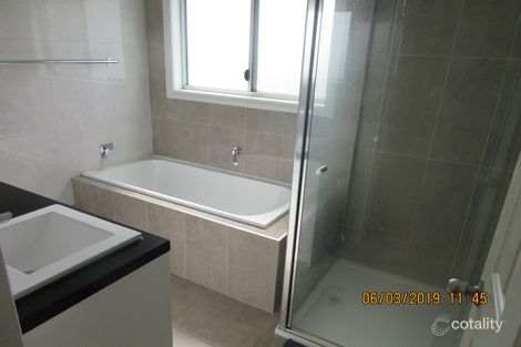 Property photo of 28 Sunhill Crescent Ardeer VIC 3022