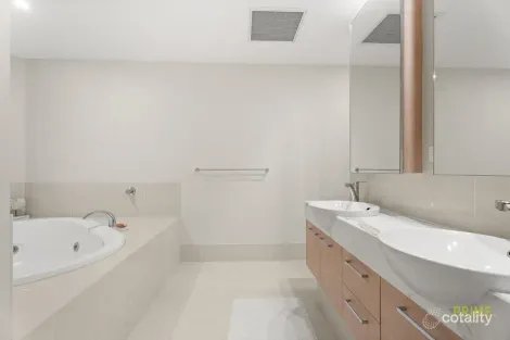 Property photo of 305/468 Esplanade Torquay QLD 4655