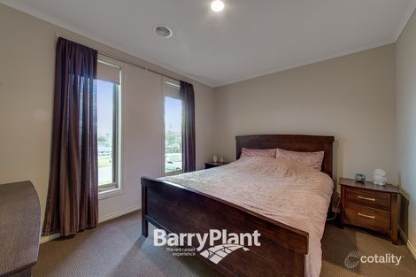 Property photo of 27 Ayesha Rise Pakenham VIC 3810