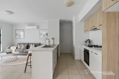Property photo of 8 Spector Walk Werribee VIC 3030