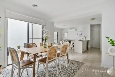 Property photo of 8 Spector Walk Werribee VIC 3030