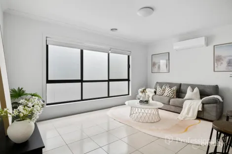 Property photo of 8 Spector Walk Werribee VIC 3030