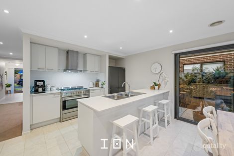 Property photo of 10 Stark Circuit Cranbourne East VIC 3977