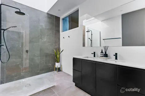 Property photo of 2/1 Curtis Place Brunswick VIC 3056