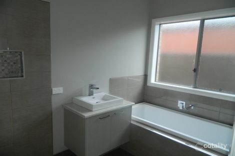 Property photo of 72 Elmslie Drive Cranbourne East VIC 3977
