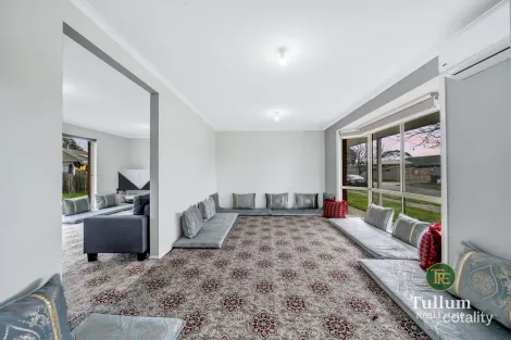 Property photo of 39 Bellbrae Crescent Cranbourne West VIC 3977