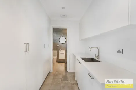 Property photo of 8 Barker Close Camden South NSW 2570