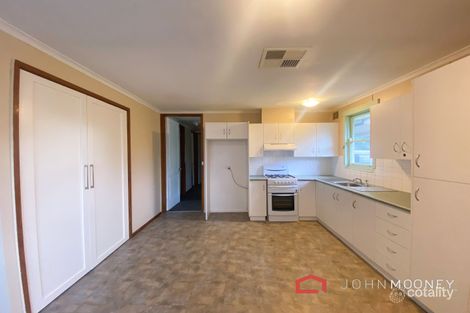 Property photo of 6 Chifley Crescent Kooringal NSW 2650