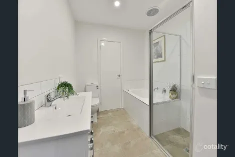 Property photo of 3/26 Thackeray Road Reservoir VIC 3073