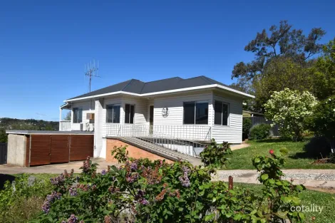 Property photo of 12 Amaroo Place Yass NSW 2582