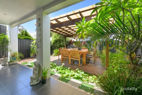 Property photo of 10 Sea Prince Circuit Clinton QLD 4680