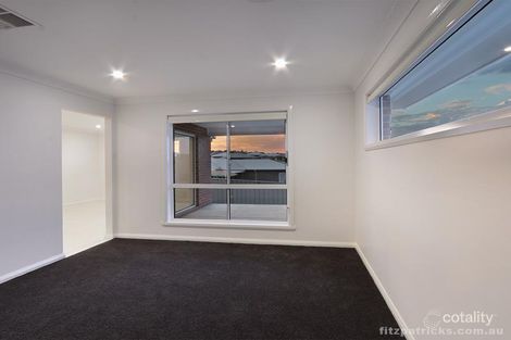 Property photo of 18 Murndal Place Bourkelands NSW 2650
