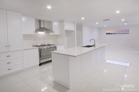 Property photo of 18 Murndal Place Bourkelands NSW 2650