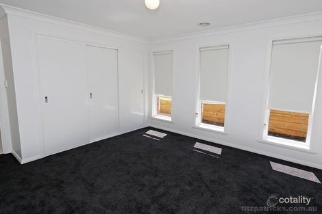 Property photo of 18 Murndal Place Bourkelands NSW 2650