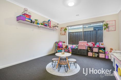 Property photo of 9 Fairywren Street Pakenham VIC 3810