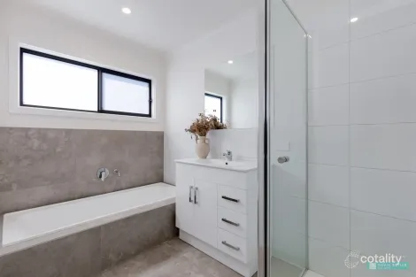 Property photo of 2/15 Daniel Street Long Gully VIC 3550