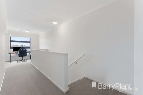 Property photo of 7 Yallaroo Chase Werribee VIC 3030