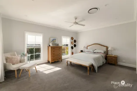 Property photo of 154 Bapaume Road Holland Park West QLD 4121