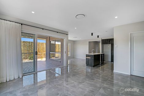 Property photo of 2/180 Spring Street Middle Ridge QLD 4350