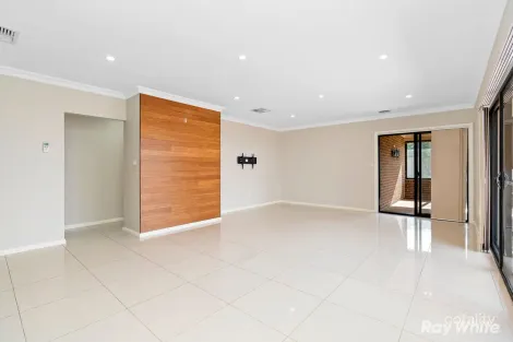 Property photo of 92 Strickland Drive Boorooma NSW 2650