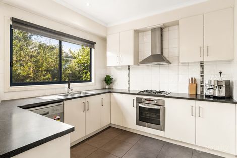 Property photo of 2 Wykeham Court Frankston VIC 3199
