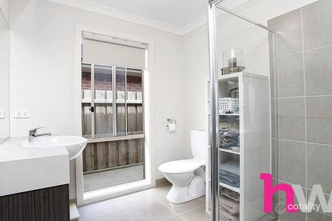 Property photo of 34 Daybreak Avenue Armstrong Creek VIC 3217