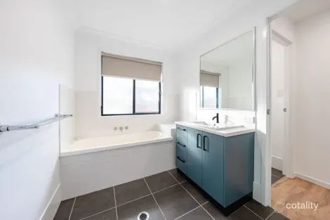 Property photo of 2 Everest Court Springfield Lakes QLD 4300