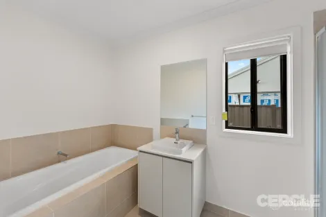 Property photo of 40 Burrawang Loop Mickleham VIC 3064