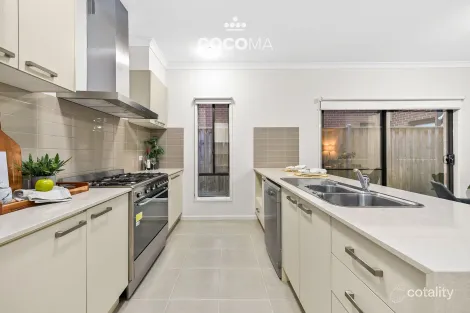 Property photo of 36 Patricia Loop Keysborough VIC 3173