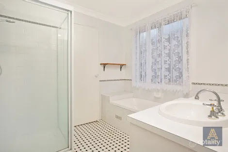 Property photo of 1A Floreat Place Seven Hills NSW 2147