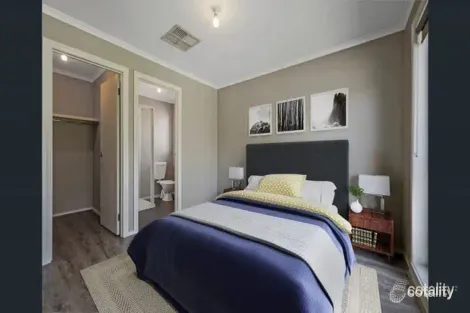 Property photo of 55 Fallingwater Drive Pakenham VIC 3810