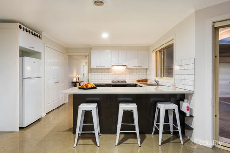 Property photo of 24 Liquidamber Way Sunbury VIC 3429