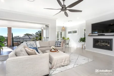 Property photo of 24 Trumpeter Circuit Corlette NSW 2315