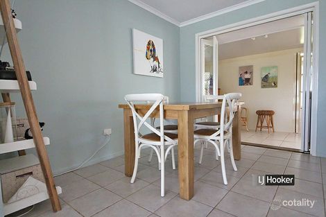 Property photo of 3 Blackbird Terrace Kallangur QLD 4503