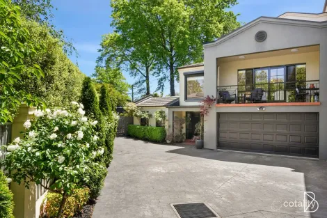 Property photo of 2/49 Blamey Crescent Campbell ACT 2612