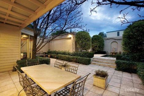 Property photo of 7 Fairbairn Road Toorak VIC 3142