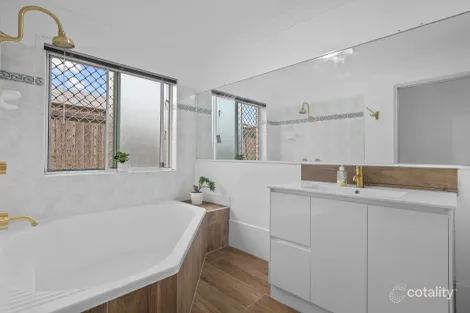 Property photo of 59 Lakeside Crescent Forest Lake QLD 4078