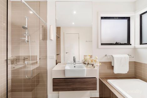 Property photo of 36 Muyan Circuit Burwood VIC 3125