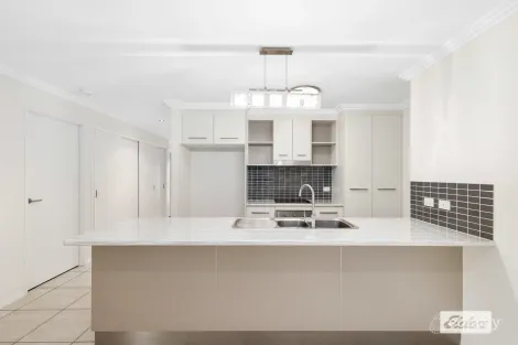 Property photo of 63 Lakeside Drive Emerald QLD 4720