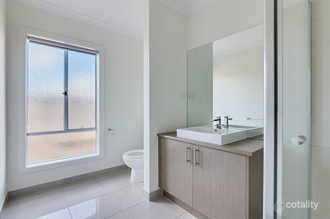 Property photo of 32 Tallawong Drive Doreen VIC 3754