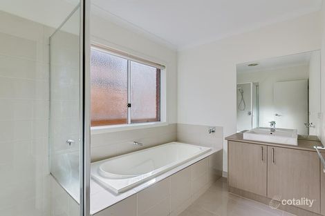 Property photo of 32 Tallawong Drive Doreen VIC 3754