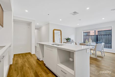 Property photo of 8 Daybreak Vista Craigieburn VIC 3064