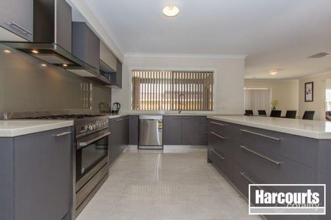 Property photo of 18 Faringdon Crescent Cranbourne North VIC 3977