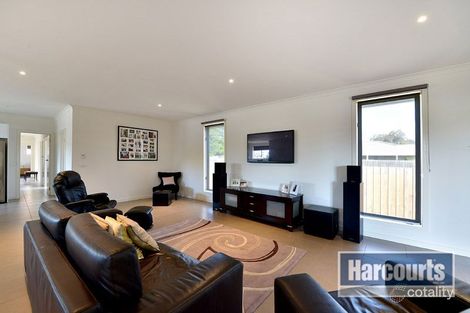 Property photo of 30 Trentham Way Langwarrin VIC 3910