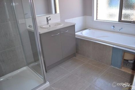 Property photo of 19 Renam Street Pakenham VIC 3810